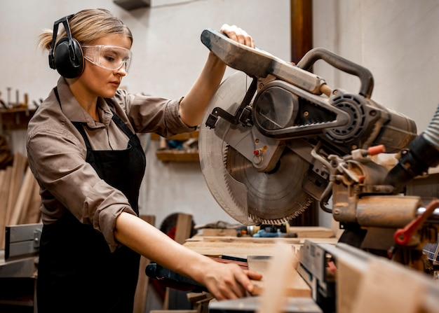 Top Choices for Your Business: The Ultimate Band Saw Guide